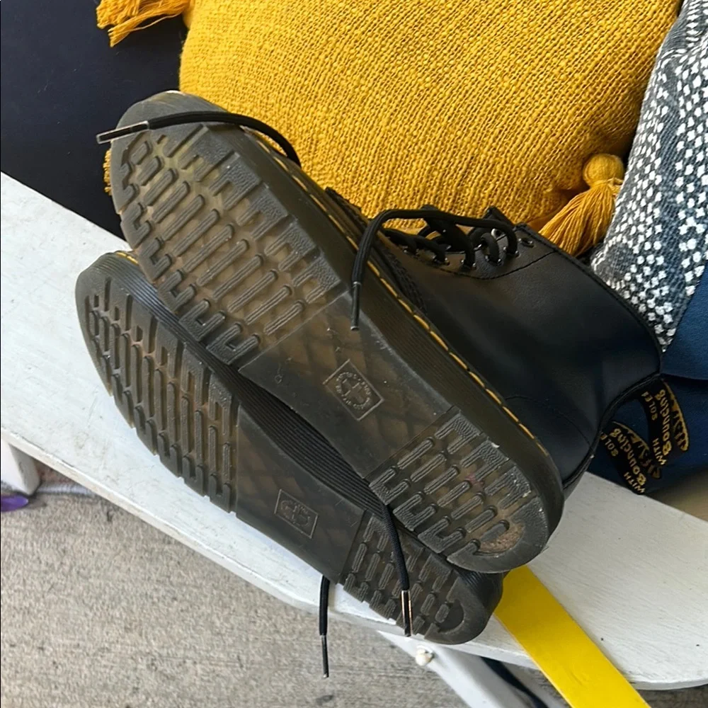 DR. MARTENS 1460 Youth Combat Boots